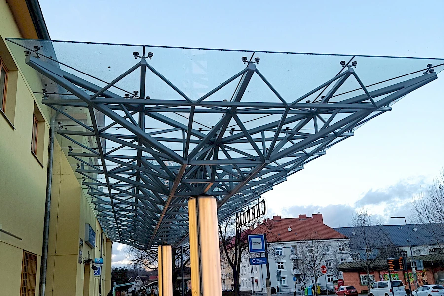 Autobusové nádraží Chrudim – Ocelový portikus — reference statického návrhu, fotografie 4